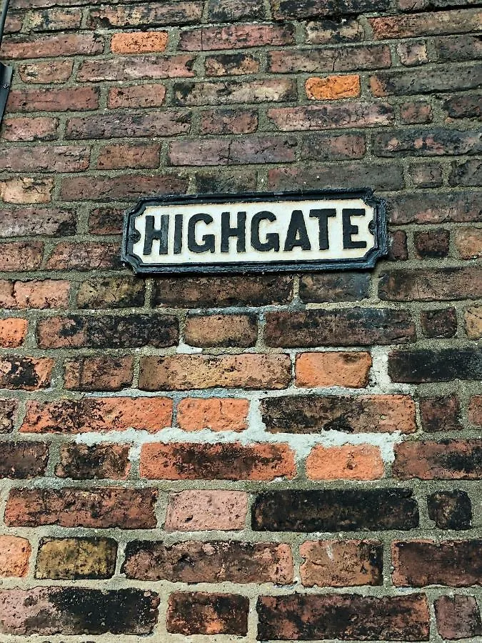 Villa Highgate House - A Victorian Gem Beverley
